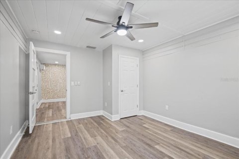 Immobilier commercial à vendre à Largo, Floride: 57.23 m2 № 2425902 - photo 12