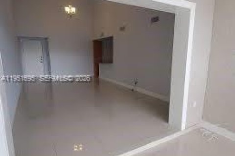 Снять в аренду кондоминиум в Майами, Флорида 2 спальни, 92.9м2, № 2006265 - фото 2