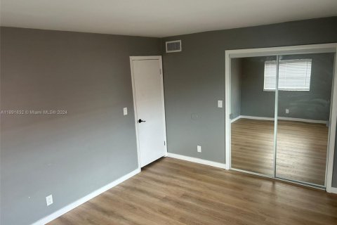Condo in Lauderhill, Florida, 2 bedrooms № 1896754 - photo 12
