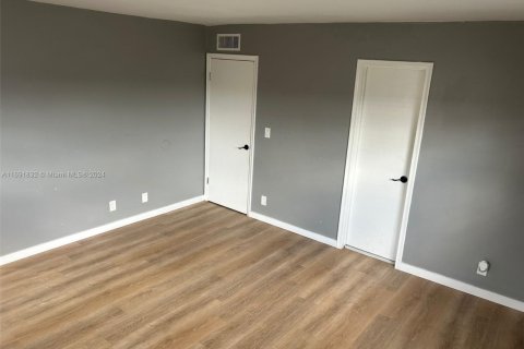 Condo in Lauderhill, Florida, 2 bedrooms № 1896754 - photo 14