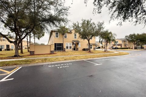Touwnhouse à vendre à Kissimmee, Floride: 4 chambres, 182.92 m2 № 2095654 - photo 4