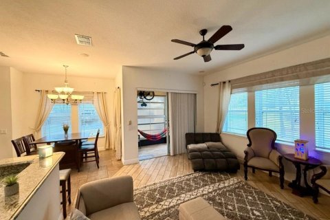 Touwnhouse à vendre à Kissimmee, Floride: 4 chambres, 182.92 m2 № 2095654 - photo 8