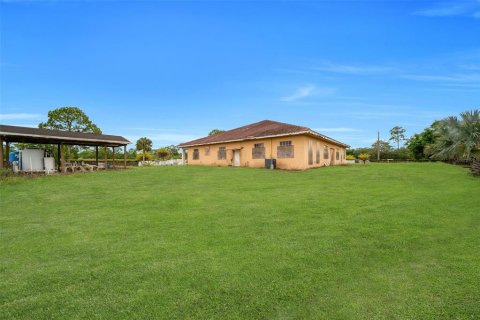Villa ou maison à vendre à Clewiston, Floride: 5 chambres, 434.78 m2 № 1751190 - photo 8