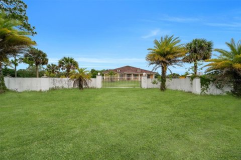 Villa ou maison à vendre à Clewiston, Floride: 5 chambres, 434.78 m2 № 1751190 - photo 3