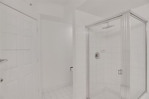 Copropriété à louer à Sunny Isles Beach, Floride: 3 chambres, 125.7 m2 № 1958499 - photo 14