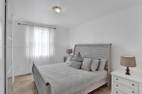 Copropriété à louer à Sunny Isles Beach, Floride: 3 chambres, 125.7 m2 № 1958499 - photo 25