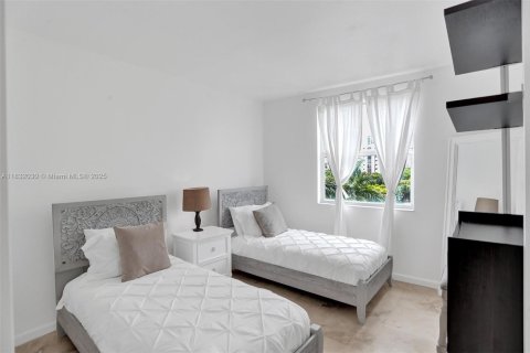 Copropriété à louer à Sunny Isles Beach, Floride: 3 chambres, 125.7 m2 № 1958499 - photo 10