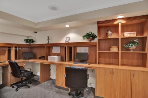 Copropriété à louer à Sunny Isles Beach, Floride: 3 chambres, 125.7 m2 № 1958499 - photo 30