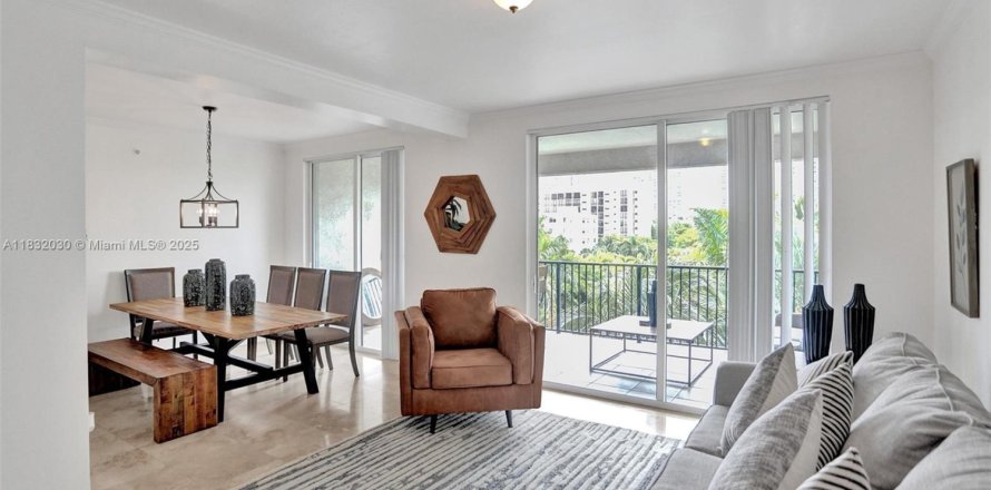 Condo à Sunny Isles Beach, Floride, 3 chambres № 1958499