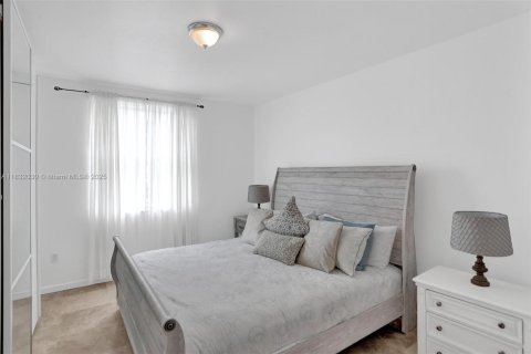 Copropriété à louer à Sunny Isles Beach, Floride: 3 chambres, 125.7 m2 № 1958499 - photo 15