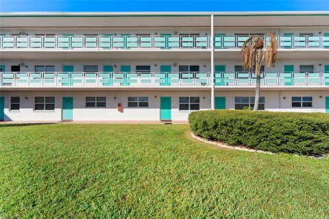 Copropriété à vendre à Saint Petersburg, Floride: 2 chambres, 87.33 m2 № 2105646 - photo 3
