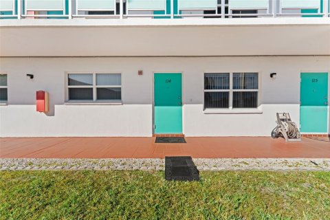 Copropriété à vendre à Saint Petersburg, Floride: 2 chambres, 87.33 m2 № 2105646 - photo 4