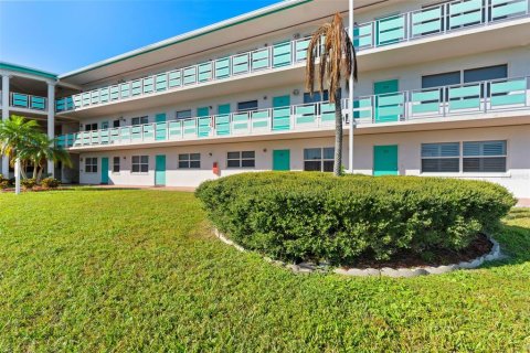 Copropriété à vendre à Saint Petersburg, Floride: 2 chambres, 87.33 m2 № 2105646 - photo 2