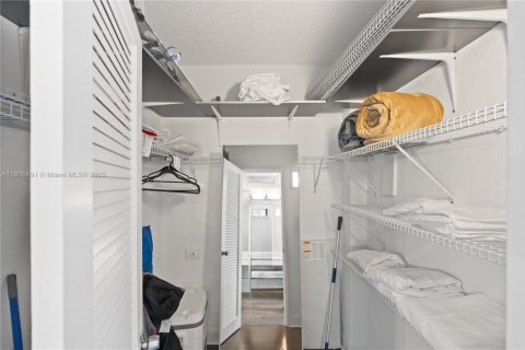 Condominio en venta en Sunny Isles Beach, Florida, 3 dormitorios, 154.68 m2 № 2012917 - foto 18