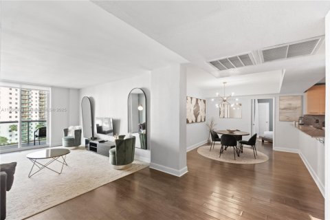 Condominio en venta en Sunny Isles Beach, Florida, 3 dormitorios, 154.68 m2 № 2012917 - foto 3