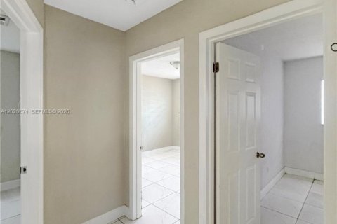 House in Miami Gardens, Florida 4 bedrooms, 112.23 sq.m. № 2083472 - photo 13
