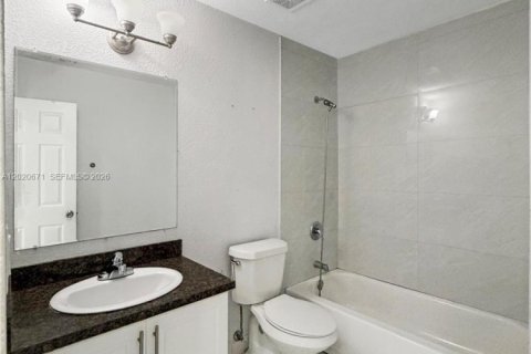 House in Miami Gardens, Florida 4 bedrooms, 112.23 sq.m. № 2083472 - photo 11