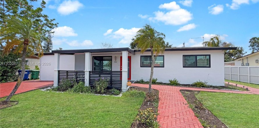 House in Miami Gardens, Florida 4 bedrooms, 112.23 sq.m. № 2083472