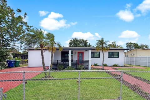 House in Miami Gardens, Florida 4 bedrooms, 112.23 sq.m. № 2083472 - photo 8