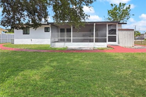 House in Miami Gardens, Florida 4 bedrooms, 112.23 sq.m. № 2083472 - photo 10
