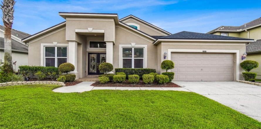 House in Odessa, Florida 4 bedrooms, 243.96 sq.m. № 1895057