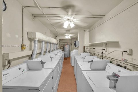 Купить кондоминиум в Халландейл-Бич, Флорида 1 спальня, 81.57м2, № 2053407 - фото 18