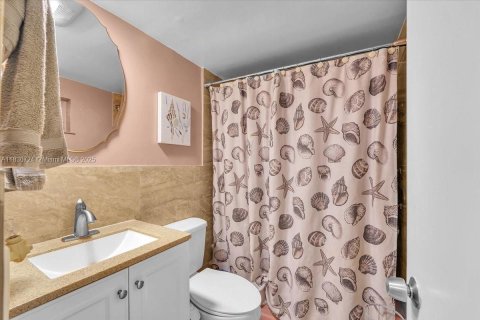 Купить кондоминиум в Халландейл-Бич, Флорида 1 спальня, 81.57м2, № 2053407 - фото 12