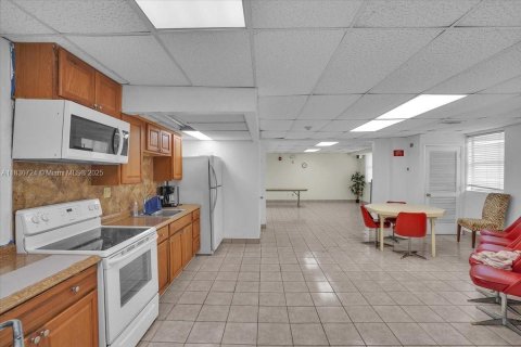 Купить кондоминиум в Халландейл-Бич, Флорида 1 спальня, 81.57м2, № 2053407 - фото 19