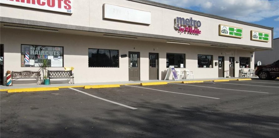 Propiedad comercial en Edgewater, Florida 1703.55 m2 № 917994