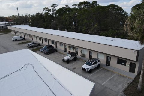 Immobilier commercial à louer à Edgewater, Floride: 1703.55 m2 № 917994 - photo 2
