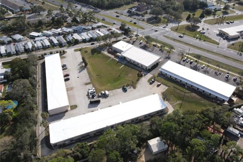 Propiedad comercial en alquiler en Edgewater, Florida, 1703.55 m2 № 917994 - foto 4