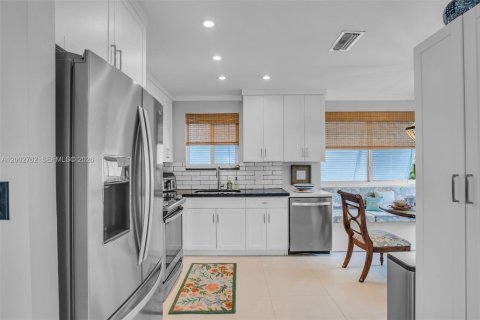 House in Key Largo, Florida 4 bedrooms, 104.05 sq.m. № 2066209 - photo 10