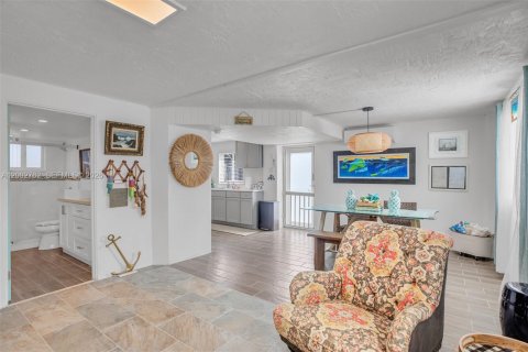 House in Key Largo, Florida 4 bedrooms, 104.05 sq.m. № 2066209 - photo 28