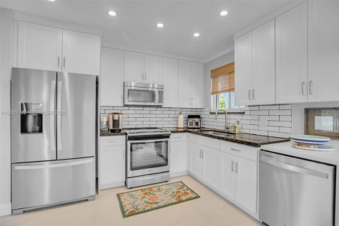 House in Key Largo, Florida 4 bedrooms, 104.05 sq.m. № 2066209 - photo 13