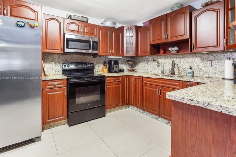 Adosado en venta en Miami, Florida, 3 dormitorios, 142.7 m2 № 1944464 - foto 10