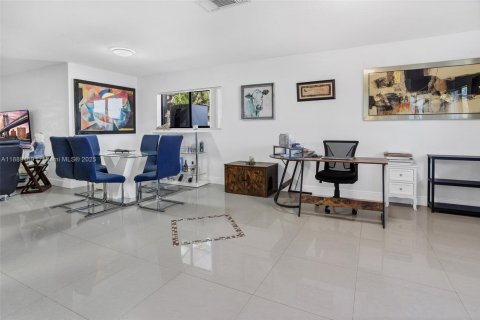 Adosado en venta en Miami, Florida, 3 dormitorios, 142.7 m2 № 1944464 - foto 3