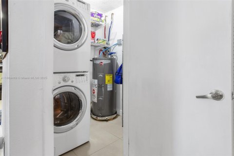Adosado en venta en Miami, Florida, 3 dormitorios, 142.7 m2 № 1944464 - foto 13