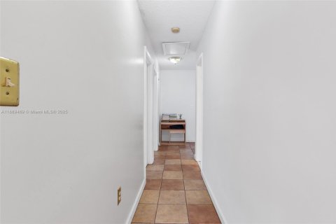Adosado en venta en Miami, Florida, 3 dormitorios, 142.7 m2 № 1944464 - foto 30