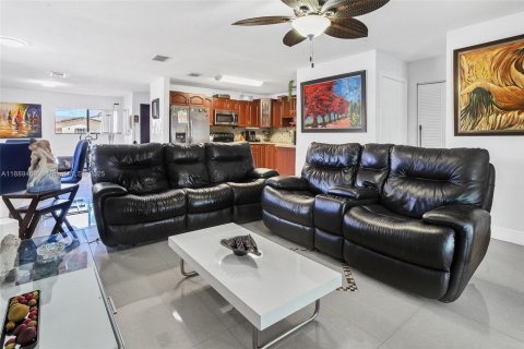 Adosado en venta en Miami, Florida, 3 dormitorios, 142.7 m2 № 1944464 - foto 11