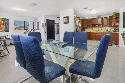 Adosado en venta en Miami, Florida, 3 dormitorios, 142.7 m2 № 1944464 - foto 7