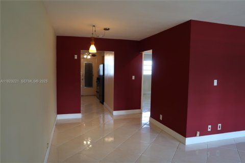 Copropriété à louer à North Miami Beach, Floride: 1 chambre, 63.55 m2 № 1984379 - photo 9