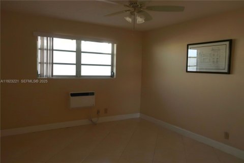 Copropriété à louer à North Miami Beach, Floride: 1 chambre, 63.55 m2 № 1984379 - photo 6
