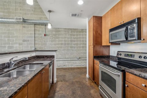 Condo in Tampa, Florida, 1 bedroom  № 1851261 - photo 14