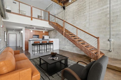 Condo in Tampa, Florida, 1 bedroom  № 1851261 - photo 11