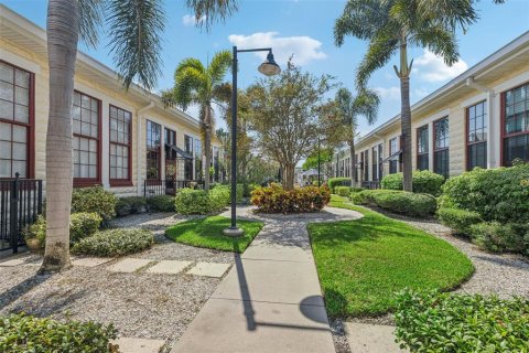 Condo in Tampa, Florida, 1 bedroom  № 1851261 - photo 23