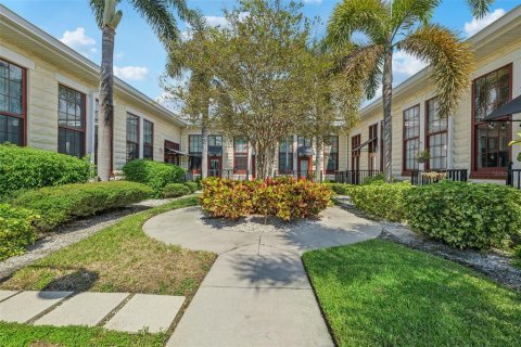 Condo in Tampa, Florida, 1 bedroom  № 1851261 - photo 24