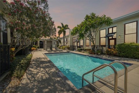 Condo in Tampa, Florida, 1 bedroom  № 1851261 - photo 1