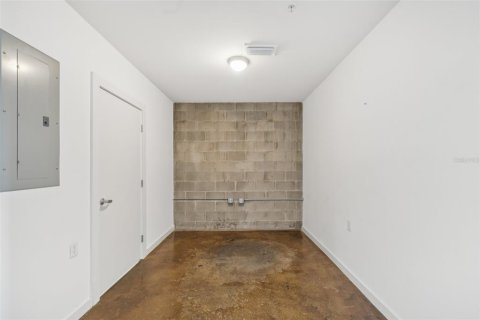 Condo in Tampa, Florida, 1 bedroom  № 1851261 - photo 6