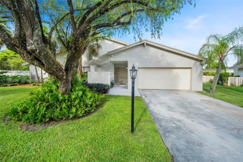 House in Miami, Florida 4 bedrooms, 224.27 sq.m. № 1998015