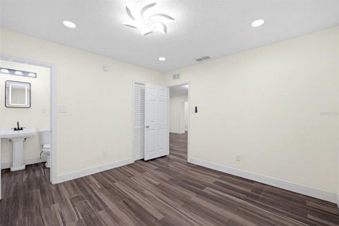 Casa en venta en Tampa, Florida, 4 dormitorios, 156.08 m2 № 2234267 - foto 5